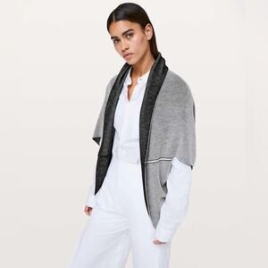 Lululemon Exaltation Wrap Merino Wool Black/Silver Ice - Yoga Gym Travel Commute